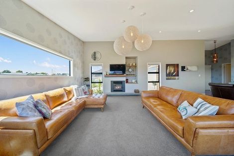 Photo of property in 52 Harbour Crest Drive, Waiuku, 2123