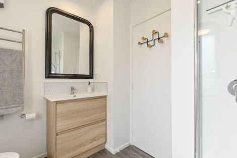 Photo of property in 433 Dalcross Street, Mayfair, Hastings, 4122