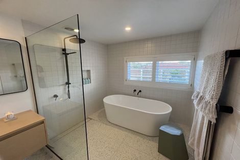 Photo of property in 1/4 Beach Road, Castor Bay, Auckland, 0620