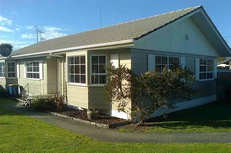 Photo of property in 35 Barbados Drive, Unsworth Heights, Auckland, 0632
