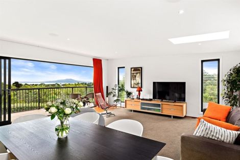 Photo of property in 26 Peter Terrace, Castor Bay, Auckland, 0620