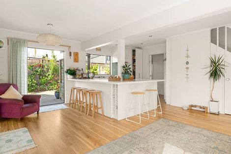 Photo of property in 2/563 Maunganui Road, Mount Maunganui, 3116