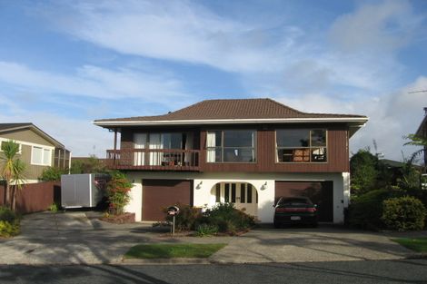 Photo of property in 20 Chatswood Grove, Chatswood, Auckland, 0626