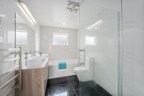 Photo of property in 79 San Valentino Drive, Henderson, Auckland, 0612