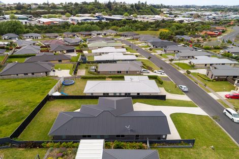 Photo of property in 21 Fairfax Crescent, Pyes Pa, Tauranga, 3112