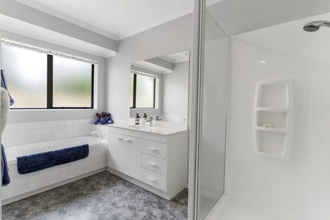 Photo of property in 12 Daria Place, Northpark, Auckland, 2013