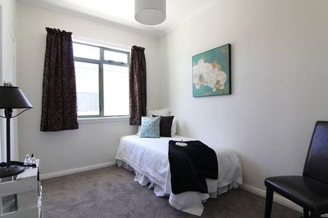 Photo of property in 5 Kowhai Avenue, Ebdentown, Upper Hutt, 5018