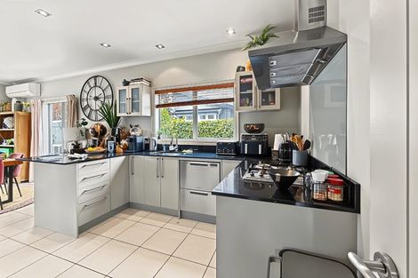 Photo of property in 38 Aikmans Road, Merivale, Christchurch, 8014