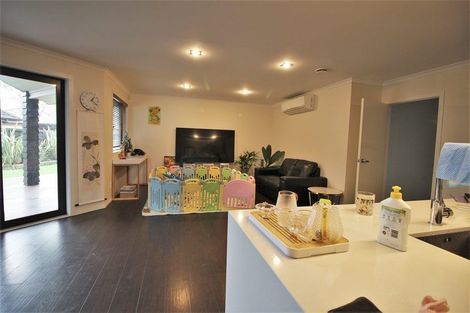 Photo of property in 99 Saint James Drive, Huntington, Hamilton, 3210