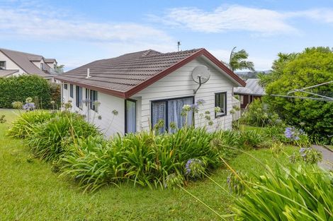 Photo of property in 18 Van Dyke Place, West Harbour, Auckland, 0618