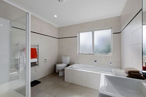 Photo of property in 12 Bur Oak Terrace, Schnapper Rock, Auckland, 0632