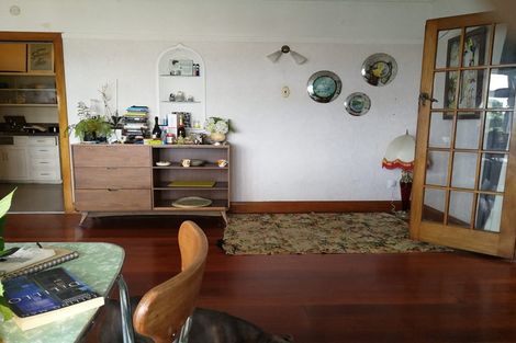 Photo of property in 2 Queens Drive, Kilbirnie, Wellington, 6022