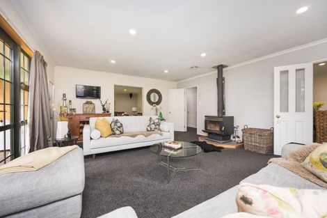 Photo of property in 320 Aokautere Drive, Aokautere, Palmerston North, 4471