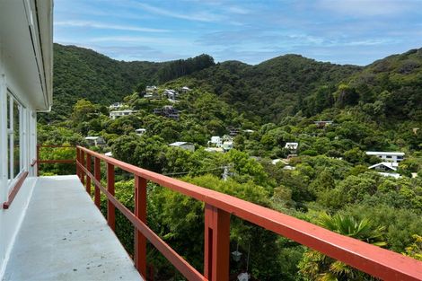Photo of property in 32 Waitohu Road, York Bay, Lower Hutt, 5013
