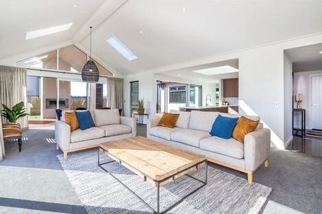 Photo of property in 2 Lochinvar Lane, Acacia Bay, Taupo, 3385