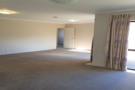 Photo of property in 20 Roto View, One Tree Point, 0118