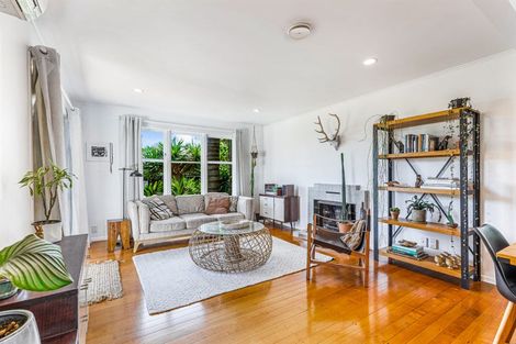 Photo of property in 29 Ward Crescent, Te Atatu Peninsula, Auckland, 0610