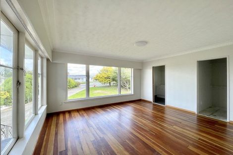 Photo of property in 3 Taha Road, Te Atatu South, Auckland, 0610