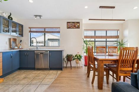 Photo of property in 72l Seabrook Avenue, New Lynn, Auckland, 0600