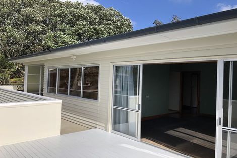 Photo of property in 145 Golf Road, Titirangi, Auckland, 0600