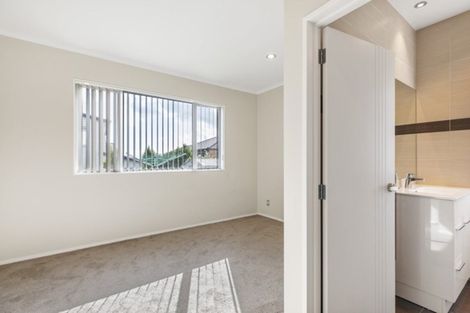 Photo of property in 8 Sauvignon Avenue, Ranui, Auckland, 0612