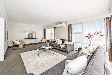 Photo of property in 33 Farquhars Road, Redwood, Christchurch, 8051