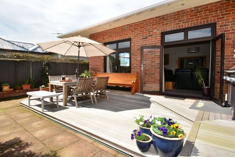 Photo of property in 2 Hargest Crescent, Saint Kilda, Dunedin, 9012