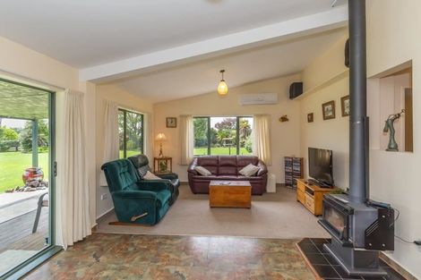 Photo of property in 370 Tararua Road, Levin, 5571