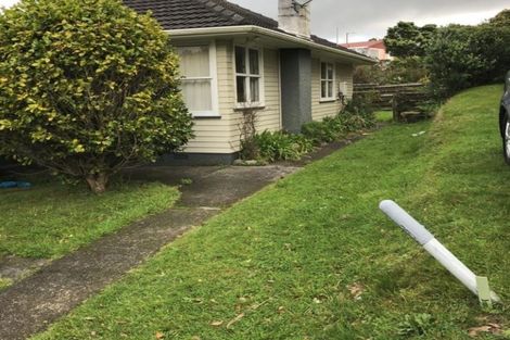 Photo of property in 27 Bellringer Crescent, Newlands, Wellington, 6037