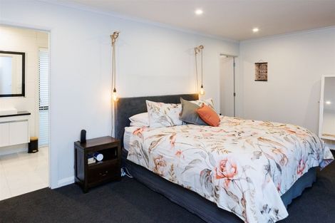 Photo of property in 5 Freedom Drive, Kelvin Grove, Palmerston North, 4414