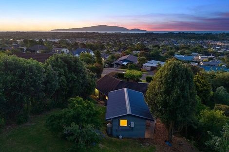 Photo of property in 27 Kotare Street, Waikanae, 5036