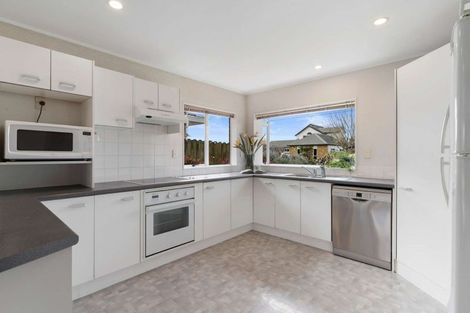 Photo of property in 14 Chippewa Place, Conifer Grove, Takanini, 2112