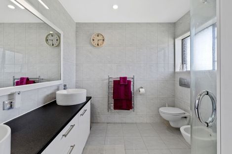 Photo of property in 1/15 Deep Creek Road, Waiake, Auckland, 0630