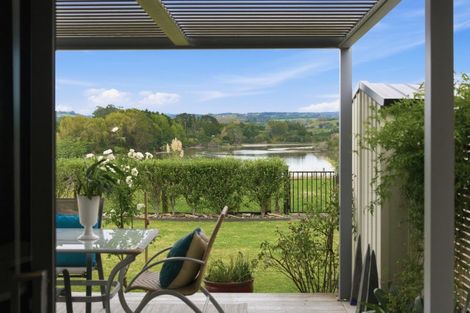 Photo of property in Waterview Estate, 28/4 Greystone Place, Omokoroa, 3114