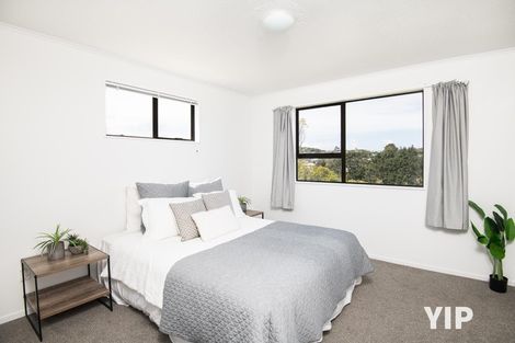 Photo of property in 27 Evesham Place, Newlands, Wellington, 6037