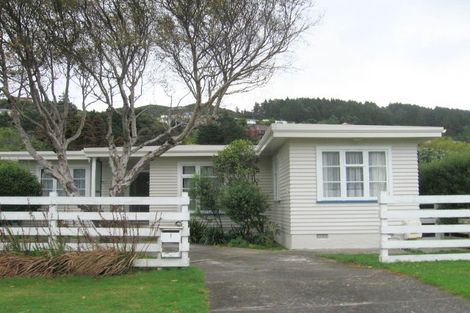 Photo of property in 1 Rossiter Street, Tawa, Wellington, 5028