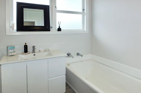 Photo of property in 16 Mark Perreau Place, Foxton, 4814