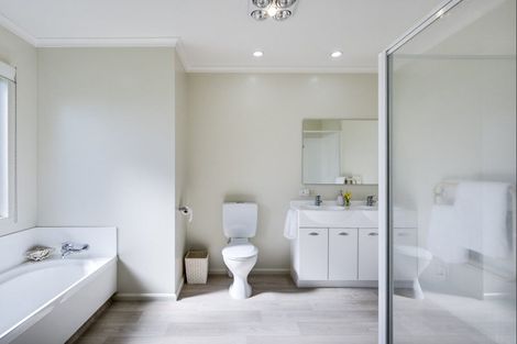 Photo of property in 2 Hanna Place, Havelock North, 4130