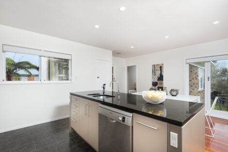 Photo of property in 39 Royal View Road, Te Atatu South, Auckland, 0610