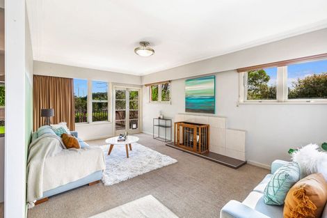 Photo of property in 52 Sylvan Crescent, Te Atatu South, Auckland, 0610