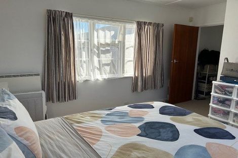 Photo of property in 18 Saulbrey Grove, Woburn, Lower Hutt, 5010