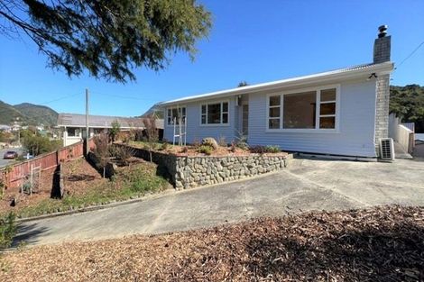 Photo of property in 76 Hampden Street, Picton, 7220