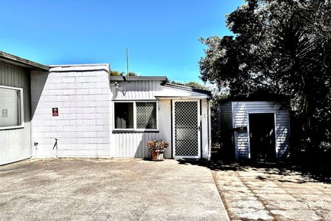 Photo of property in 4/304 Great North Road, Henderson, Auckland, 0612