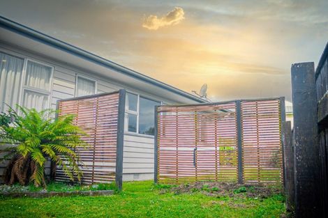 Photo of property in 17 John F Kennedy Drive, Milson, Palmerston North, 4414