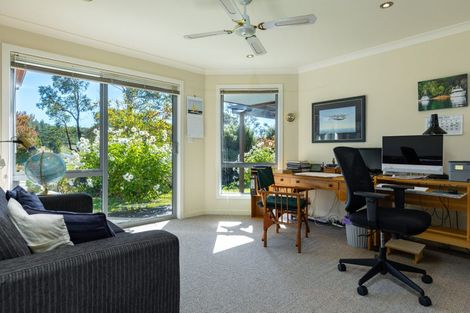 Photo of property in 6 Weka Place, Picton, 7220