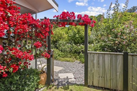 Photo of property in 2 Rewarewa Crescent, Waikanae, 5036