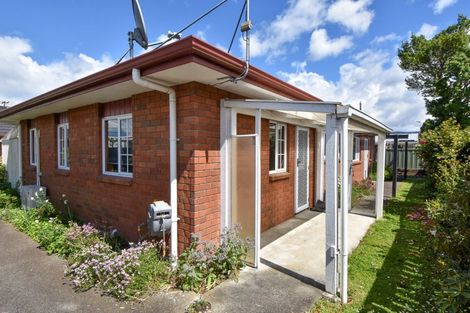 Photo of property in 72 Pembroke Street, Carterton, 5713