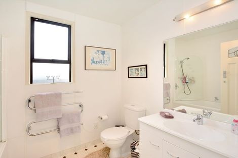 Photo of property in 2 Hargest Crescent, Saint Kilda, Dunedin, 9012