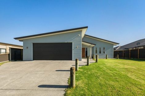 Photo of property in 6 Breaker's Crescent, Waihi Beach, 3611