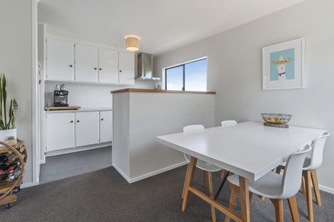 Photo of property in 1/6 Mona Vale, West Harbour, Auckland, 0618